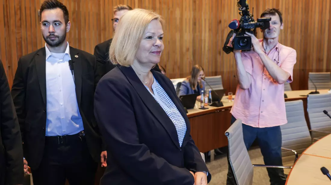 Die maßgeblichen Sicherheitsbehörden hatten laut Ex-Innenministerin Nancy Faeser vor dem Attentat von Solingen keine einschlägigen Erkenntnisse zu Issa Al H.  - Bild: Oliver Berg/dpa
