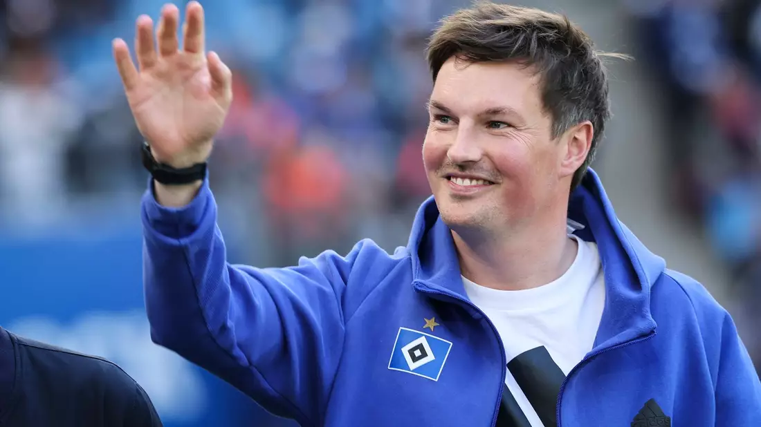 Vom Fan zum Aufstiegs-Held? HSV-Cheftrainer Merlin Polzin kann Großes schaffen.  - Bild: Christian Charisius/dpa