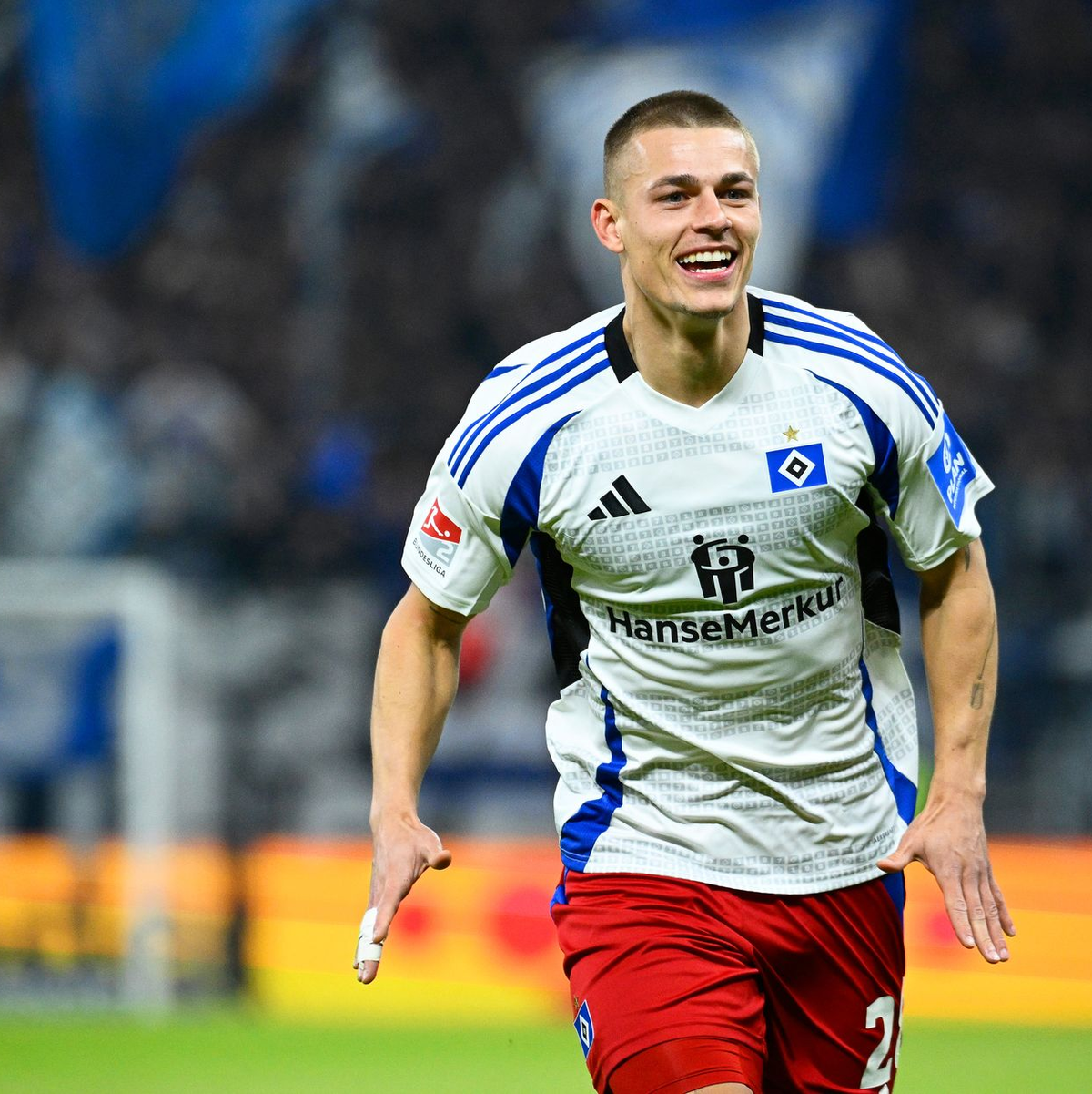 Glaubt an seine Mannschaft: HSV-Innenverteidiger Miro Muheim.  - Foto: Gregor Fischer/dpa