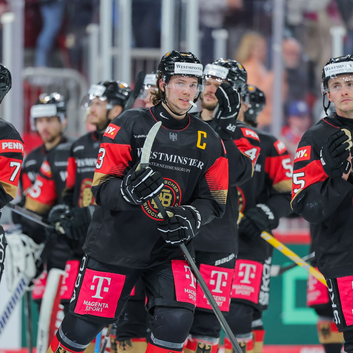 Deutschland startet am Samstag mit dem Spiel gegen Ungarn. - Foto: Rolf Vennenbernd/dpa