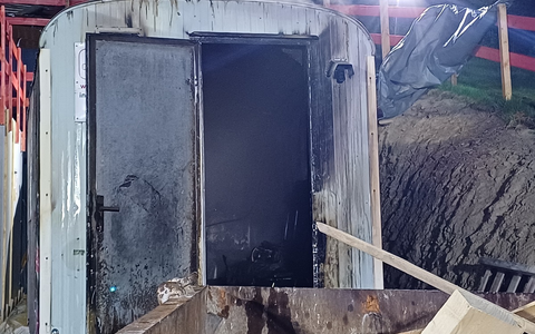 FW-EN: Wetter - brennender Bauwagen in der Nacht - Foto: presseportal.de