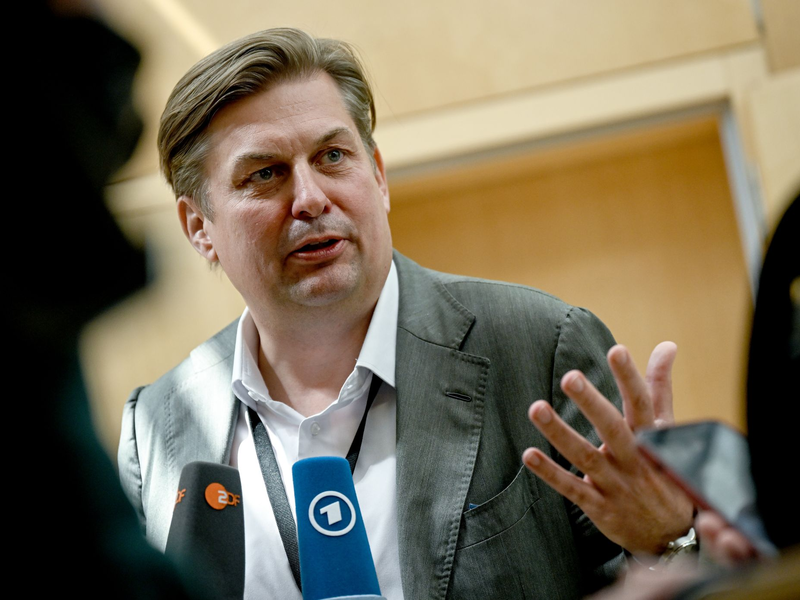 Gegen den AfD-Politiker Maximilian Krah läuft ein Ermittlungsverfahren wegen des Verdachts der Bestechlichkeit und Geldwäsche (Archivbild). - Foto: Britta Pedersen/dpa