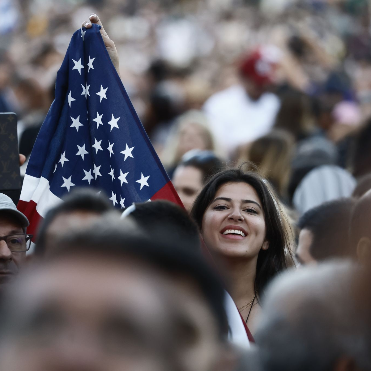 Auch US-Fahnen wurden geschwenkt. - Foto: Cecilia Fabiano/LaPresse via ZUMA Press/dpa