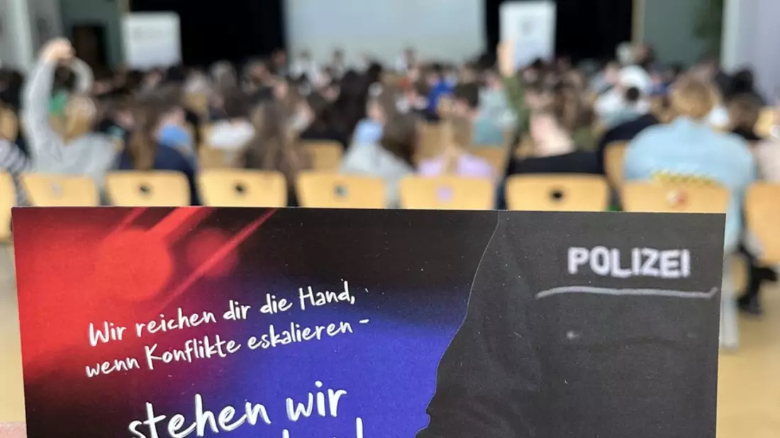 POL-RTK: Erste Veranstaltung der Dialogreihe Cops im Dialog - Polizei und Schule im Austausch im Zuständigkeitsbereich des Polizeipräsidiums Westhessen, - Bild: presseportal.de