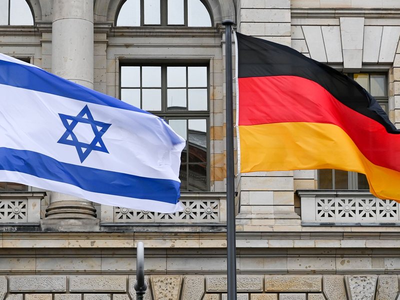 Deutschland und Israel haben zwei Jahrzehnte nach dem Ende des Zweiten Weltkriegs diplomatische Beziehungen aufgenommen. (Archivbild) - Foto: Jens Kalaene/dpa-Zentralbild/ZB