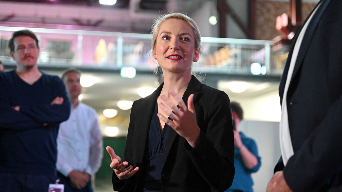 Linken-Chefin Ines Schwerdtner stellt Bedingungen für Gespräche mit der Union. - Foto: Elisa Schu/dpa