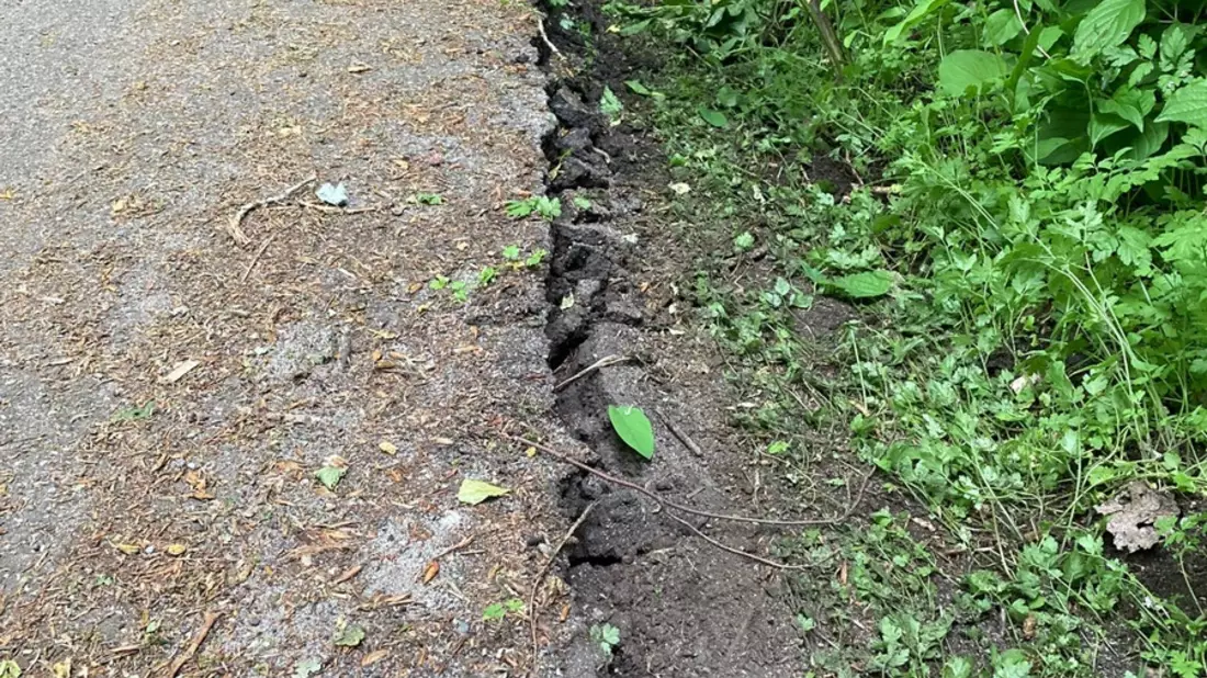 POL-DU: Obermeiderich/Neumühl: 40-Tonner überquert A42 über Fuß- und Radweg - Bild: presseportal.de