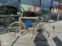 POL-LG: ++ Polizei sucht Hinweise zur Identität eines Verstorbenen ++ Mann schlägt 12-Jährigen am Busbahnhof ++ Schwerer Verkehrsunfall auf Bundesstraße ++ Mit fast zwei Promille auf E-Scooter unterwegs ++ - Foto: presseportal.de