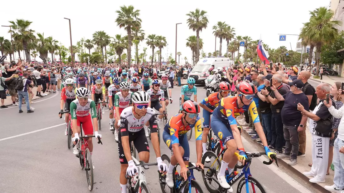 Die Auftaktetappe beim Giro d'Italia.  - Bild: Massimo Paolone/undefined/LaPresse/AP/dpa