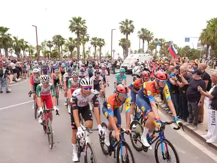 Die Auftaktetappe beim Giro d'Italia.  - Foto: Massimo Paolone/undefined/LaPresse/AP/dpa
