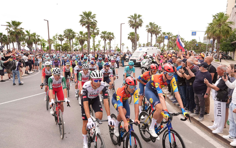 Die Auftaktetappe beim Giro d'Italia.  - Foto: Massimo Paolone/undefined/LaPresse/AP/dpa