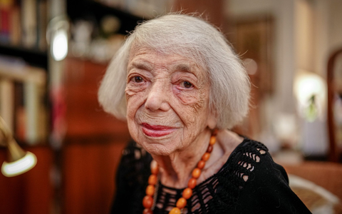 «Es darf nie wieder geschehen»: Margot FriedlĂ€nder engagierte sich unermĂŒdlich gegen das Vergessen. (Archivbild) - Foto: Kay Nietfeld/dpa «Es darf nie wieder geschehen»: Margot FriedlĂ€nder engagierte sich unermĂŒdlich gegen das Vergessen. (Archivbild) - Foto: Kay Nietfeld/dpa