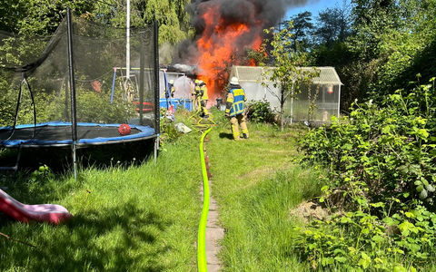 FW Bremerhaven: Feuer im Kleingartengebiet - Foto: presseportal.de