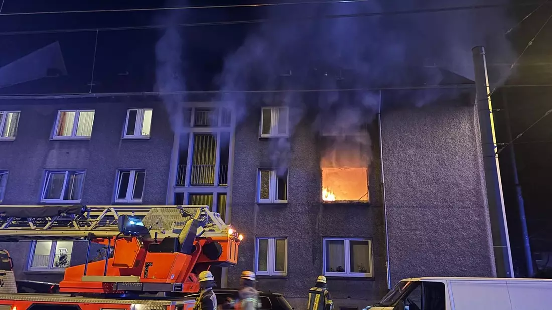 FW-E: Nächtlicher Wohnungsbrand - keine Verletzten - Bild: presseportal.de