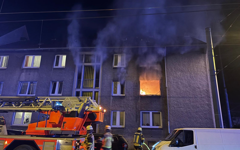 FW-E: Nächtlicher Wohnungsbrand - keine Verletzten - Foto: presseportal.de