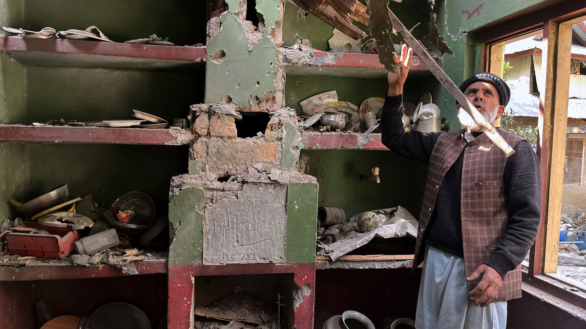 Immer wieder kommt es zu Feuergefechten in der Grenzregion Kaschmir mit schwerwiegenden Folgen für die Menschen vor Ort.  - Foto: M.D. Mughal/AP/dpa