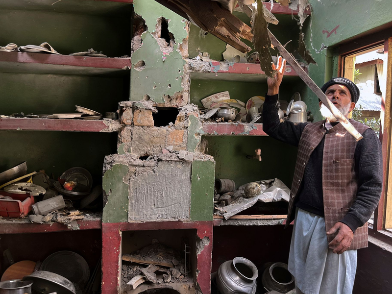 Immer wieder kommt es zu Feuergefechten in der Grenzregion Kaschmir mit schwerwiegenden Folgen für die Menschen vor Ort. - Foto: M.D. Mughal/AP/dpa