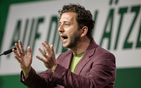 Der Grünen-Chef appelliert an die Union, den Weg für ein AfD-Verbotsverfahren freizumachen.  - Foto: Harald Tittel/dpa