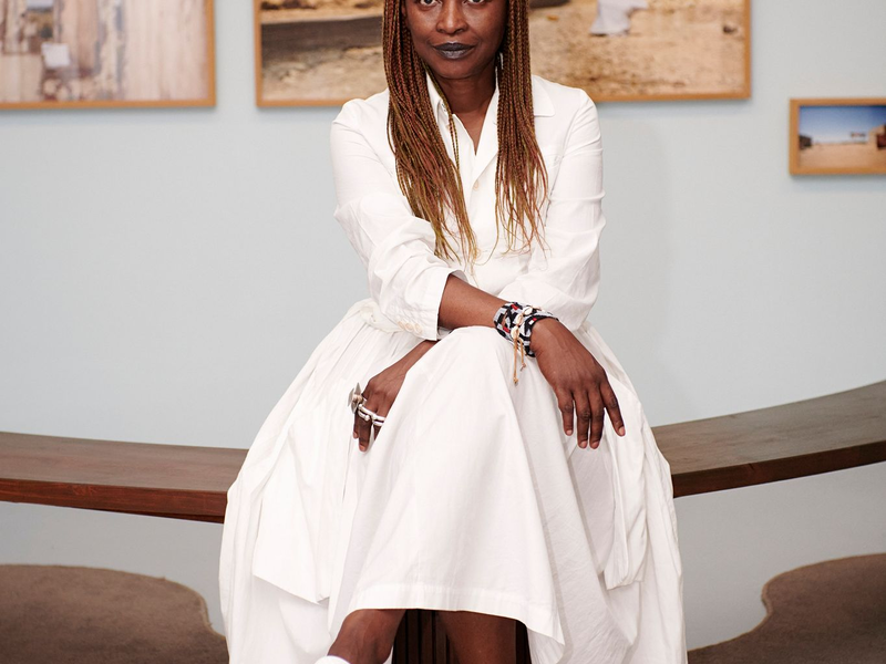 Die aus Kamerun stammende Künstlerin Koyo Kouoh sollte 2026 die 61. Ausgabe der Kunstbiennale in Venedig kuratieren.  - Foto: Mirjam Kluka/La Biennale die Venezia/dpa