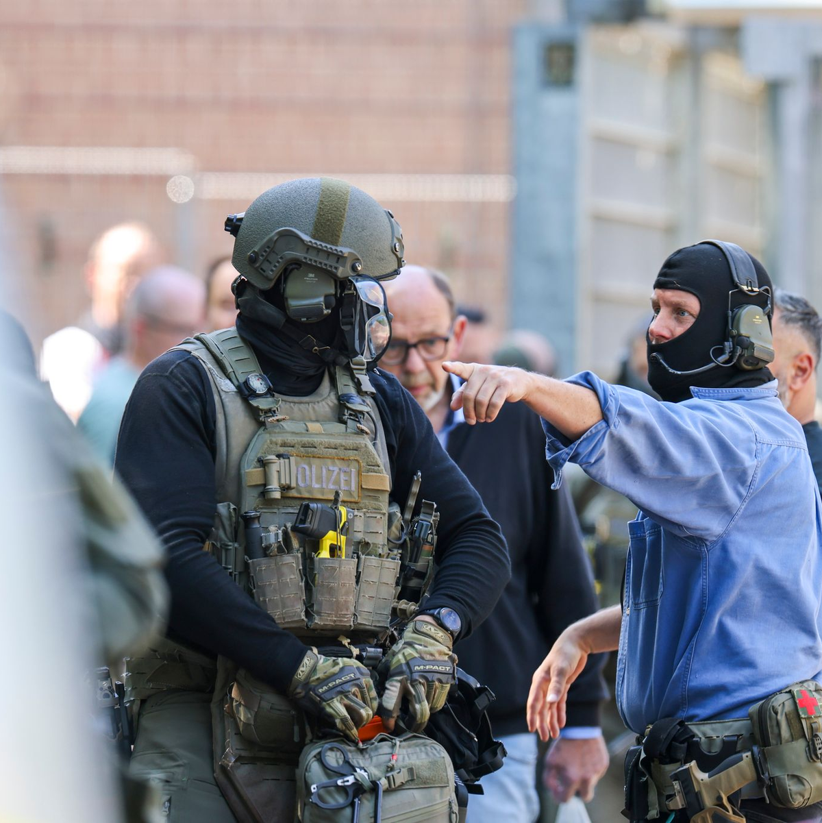 Den 27-Jährigen nahm die Polizei in Gewahrsam. - Foto: Christoph Reichwein/dpa