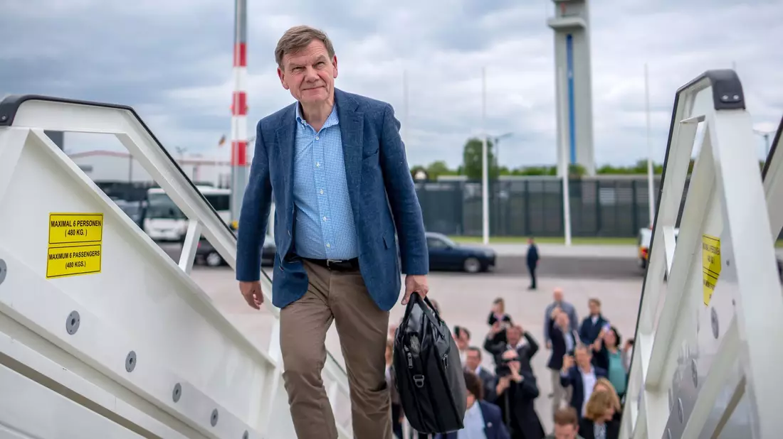 Für den neuen Außenminister Wadephul ist die Antrittsreise nach Israel eine erste diplomatische Bewährungsprobe. Wie deutlich wird er sich zur Lage in Gaza äußern? - Bild: Michael Kappeler/dpa