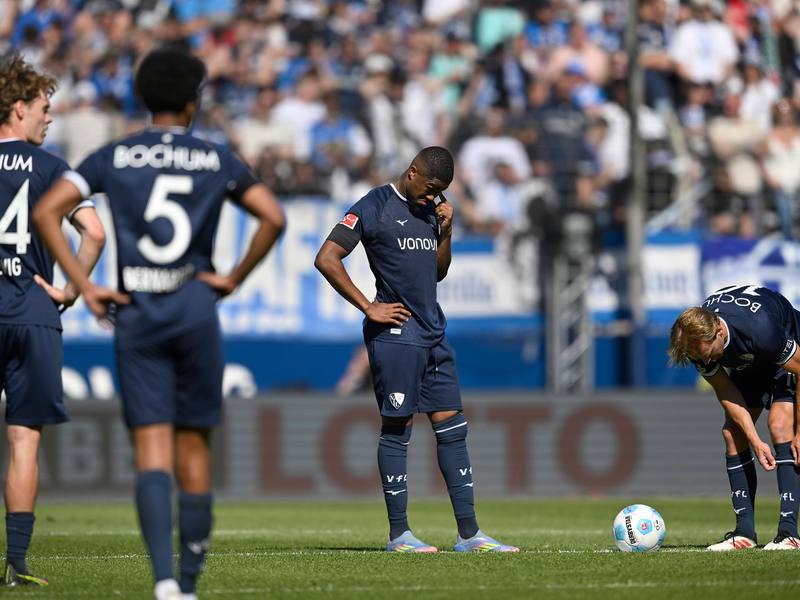 Bochum trauert: Der VfL steigt ab. - Foto: Anke Waelischmiller/dpa
