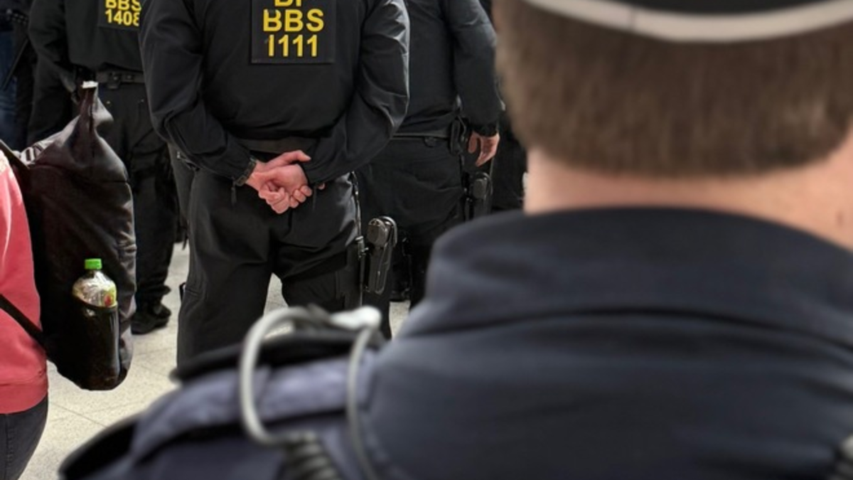 POL-KI: 250510.3 Kiel: Heimspiel Holstein Kiel gegen SC Freiburg - Foto: presseportal.de