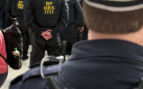 POL-KI: 250510.3 Kiel: Heimspiel Holstein Kiel gegen SC Freiburg - Foto: presseportal.de