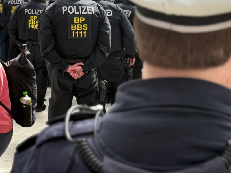 POL-KI: 250510.3 Kiel: Heimspiel Holstein Kiel gegen SC Freiburg - Foto: presseportal.de