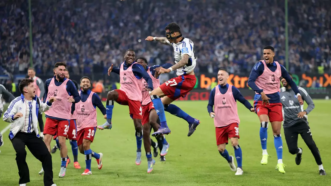 HSV-Vorfreude pur.   - Bild: Christian Charisius/dpa