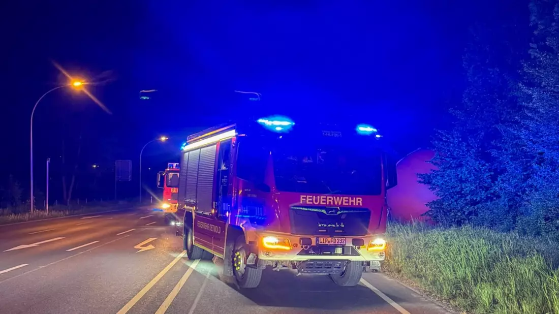 FW-DT: Orangene Kugel sorgt für nächtlichen Feuerwehreinsatz - Bild: presseportal.de
