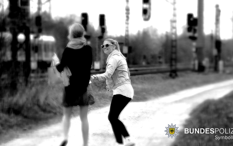 Bundespolizeidirektion MĂŒnchen: Jugendlicher bei Bahnunfall schwer verletzt / Bundespolizei warnt vor Gefahren im Gleisbereich - Foto: presseportal.de Bundespolizeidirektion MĂŒnchen: Jugendlicher bei Bahnunfall schwer verletzt / Bundespolizei warnt vor Gefahren im Gleisbereich - Foto: presseportal.de