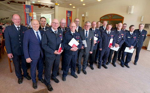 FW-PB: Mehr als 3.200 Feuerwehrleute stehen im Kreis Paderborn bereit / VdF-Kreisverband zieht Jahresbilanz und gratuliert der Feuerwehr Paderborn zum 150-jährigen Bestehen - Foto: presseportal.de