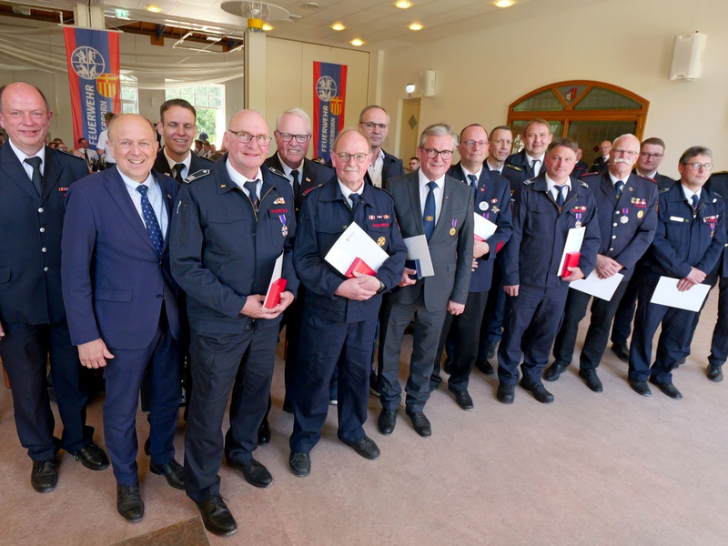 FW-PB: Mehr als 3.200 Feuerwehrleute stehen im Kreis Paderborn bereit / VdF-Kreisverband zieht Jahresbilanz und gratuliert der Feuerwehr Paderborn zum 150-jährigen Bestehen - Foto: presseportal.de
