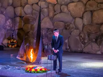Der CDU-Politiker Wadephul gedachte in Yad Vashem der von Nazi-Deutschland ermordeten sechs Millionen Jüdinnen und Juden. - Foto: Michael Kappeler/dpa