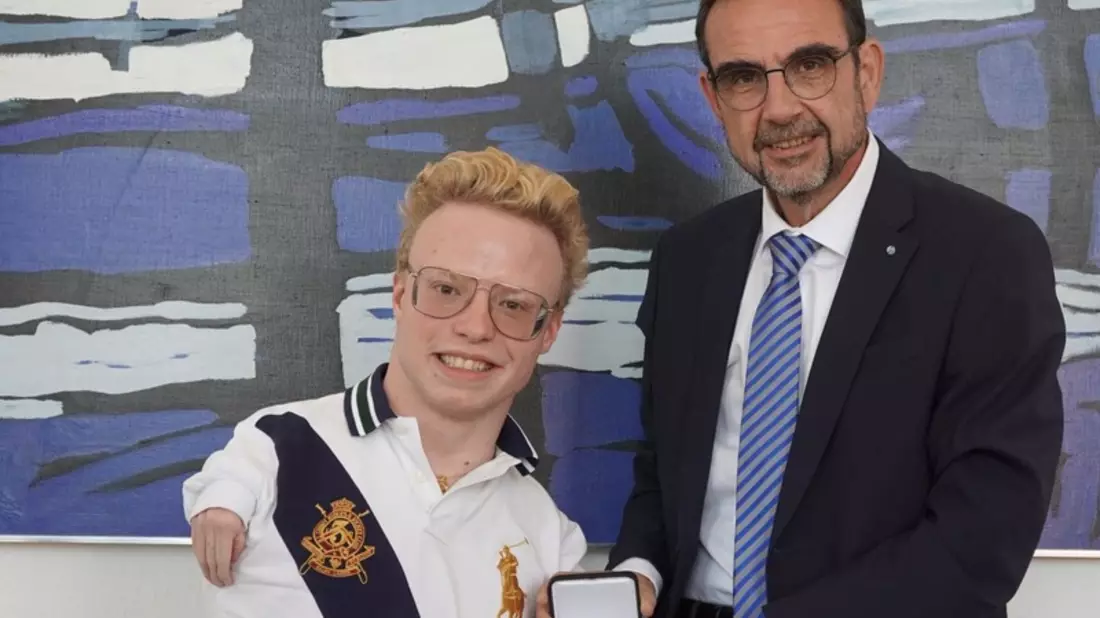Zusammenhalt und Leidenschaft: CSU-Fraktion will Olympia-Begeisterung in die Fläche tragen / Holetschek verleiht Para-Sportler Josia Topf die Alois-Glück-Medaille - Bild: presseportal.de