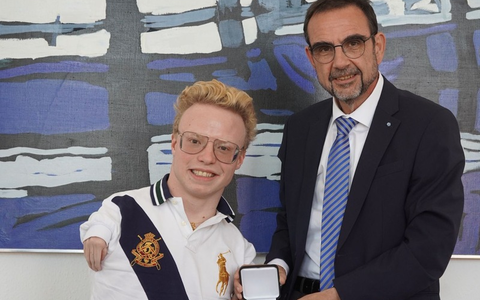 Zusammenhalt und Leidenschaft: CSU-Fraktion will Olympia-Begeisterung in die Fläche tragen / Holetschek verleiht Para-Sportler Josia Topf die Alois-Glück-Medaille - Foto: presseportal.de Zusammenhalt und Leidenschaft: CSU-Fraktion will Olympia-Begeisterung in die Fläche tragen / Holetschek verleiht Para-Sportler Josia Topf die Alois-Glück-Medaille - Foto: presseportal.de