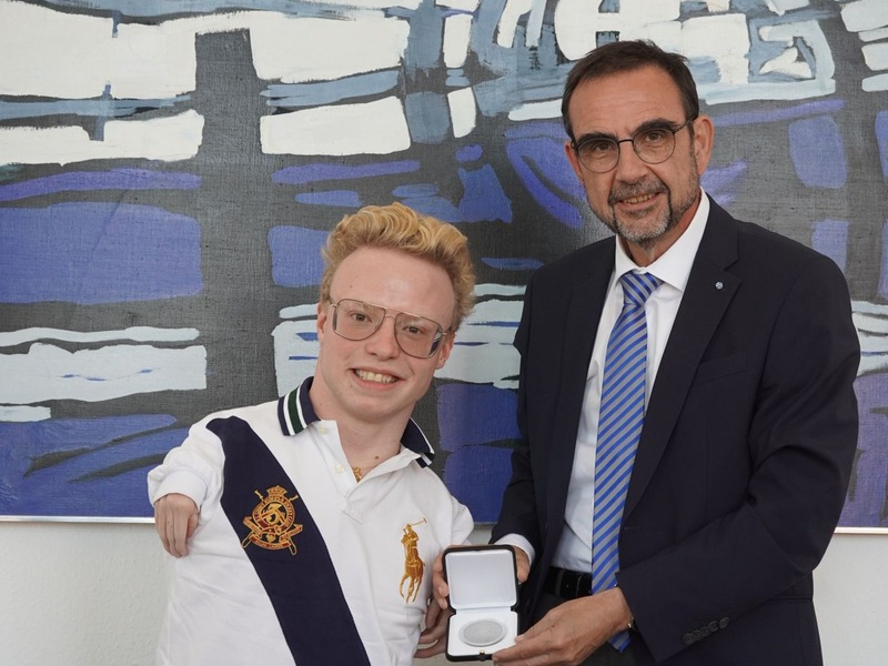 Zusammenhalt und Leidenschaft: CSU-Fraktion will Olympia-Begeisterung in die Fläche tragen / Holetschek verleiht Para-Sportler Josia Topf die Alois-Glück-Medaille - Foto: presseportal.de