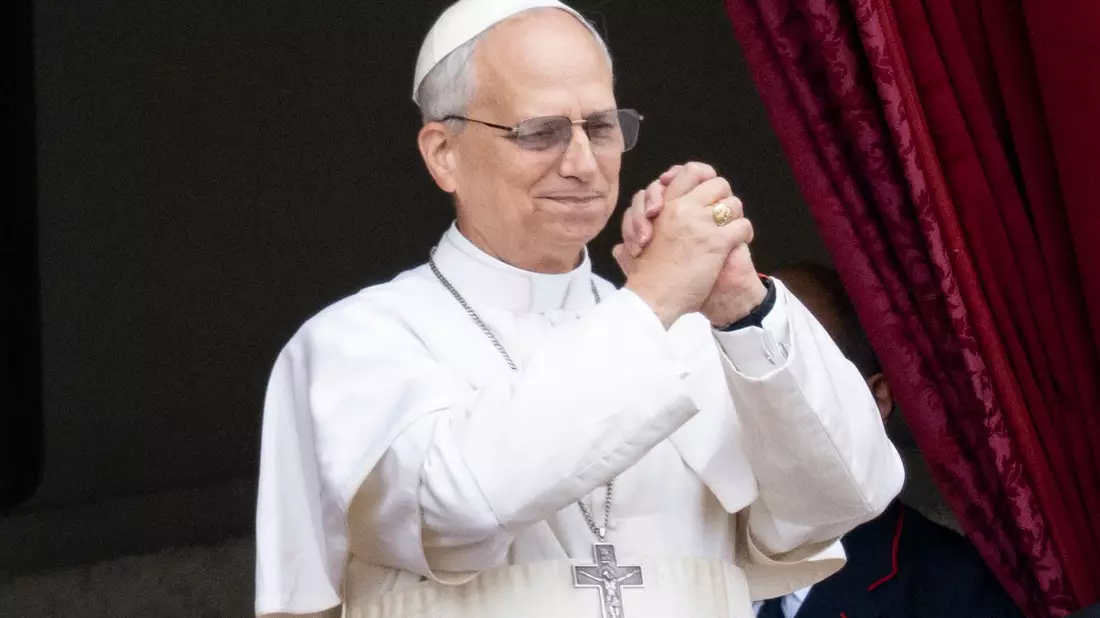Mit einer Botschaft für den Frieden: Der neue Papst. - Bild: Marijan Murat/dpa