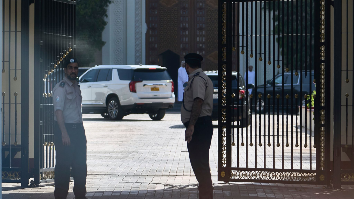Die USA und der Iran setzen die Atomverhandlungen in der omanischen Hauptstadt Maskat fort. (Archivbild) - Foto: Fatima Shbair/AP/dpa