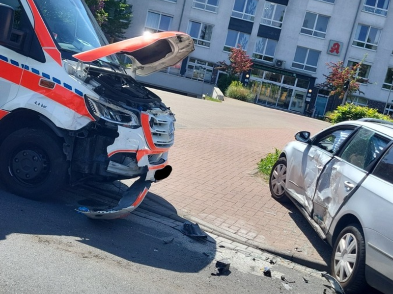 POL-VER: +++ Unfallflucht in Oyten +++ Unfall mit Rettungswagen im Einsatz +++ Alkoholisiert am Steuer +++ Dreiste Diebe +++ - Foto: presseportal.de