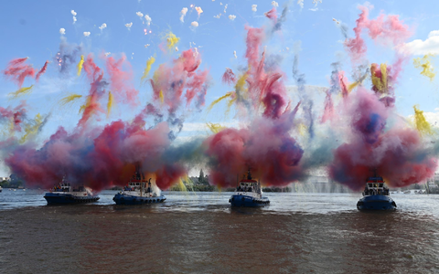 Die bis zu 3.000 PS starken Schlepper tanzten in diesem Jahr auch zu dem durch Freddy Quinn in Deutschland populär gewordenen Seemannslied «La Paloma». - Foto: David Hammersen/dpa Die bis zu 3.000 PS starken Schlepper tanzten in diesem Jahr auch zu dem durch Freddy Quinn in Deutschland populär gewordenen Seemannslied «La Paloma». - Foto: David Hammersen/dpa