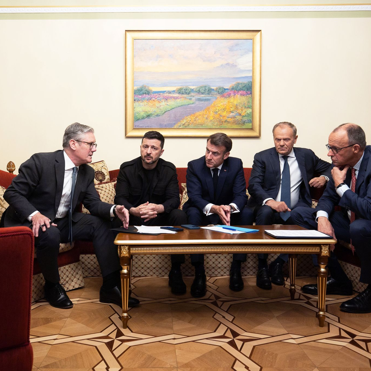 Mit Trump am Telefon: Fünf europäische Staatschefs in Kiew.  - Foto: -/Ukrainisches Präsidentenbüro/dpa