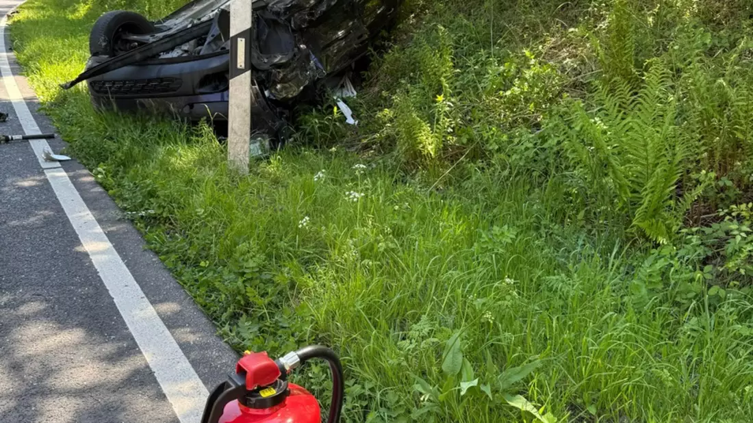 FW Bergheim: Vier Verletzte nach Verkehrsunfall in Bergheim Frontalzusammenstoß auf der Landstraße 93 bei Oberaußem - Bild: presseportal.de