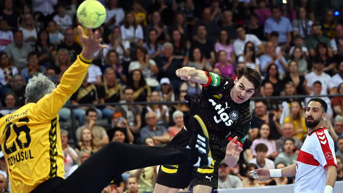 Die deutschen Handballer haben die EM-Qualifikation mit einem Sieg gegen die Türkei erfolgreich abgeschlossen. - Bild: Markus Lenhardt/dpa