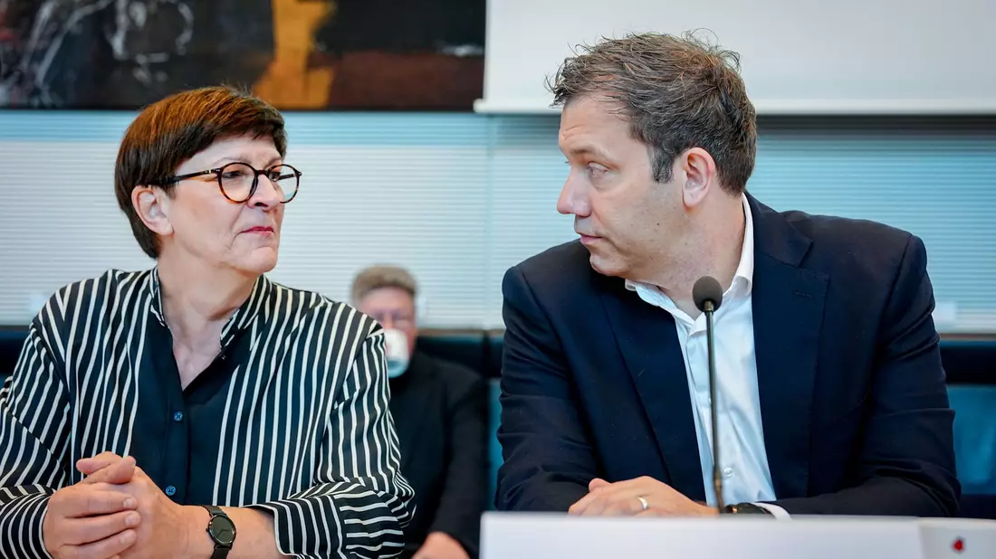 Während Lars Klingbeil neuer Vizekanzler ist, bleibt Saskia Esken ohne Rolle in der neuen Bundesregierung. (Archivbild) - Bild: Kay Nietfeld/dpa