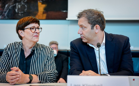 Zollen sich gegenseitig Respekt: Saskia Esken und Lars Klingbeil. (Archivbild) - Foto: Kay Nietfeld/dpa Zollen sich gegenseitig Respekt: Saskia Esken und Lars Klingbeil. (Archivbild) - Foto: Kay Nietfeld/dpa