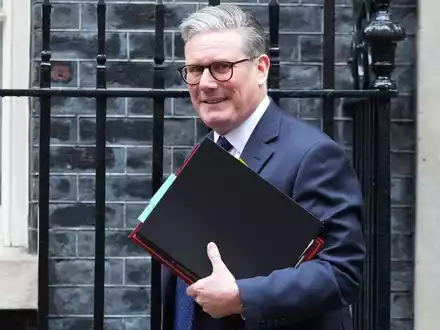 Der britische Premier Keir Starmer wird die verschärften Regeln bei einer Pressekonferenz erläutern. (Archivfoto) - Foto: Frank Augstein/AP/dpa