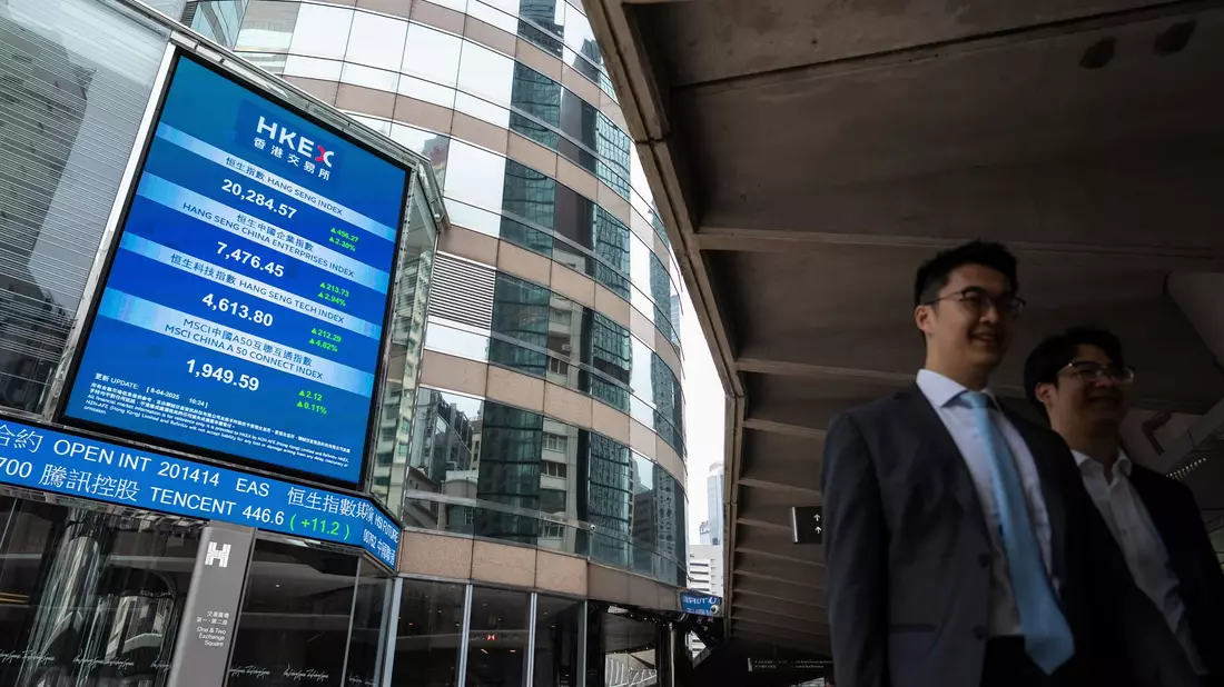Die Märkte in Asien reagierten zunächst verhalten auf die Ergebnisse der Zoll-Verhandlungen. (Symbolbild) - Bild: Chan Long Hei/AP/dpa