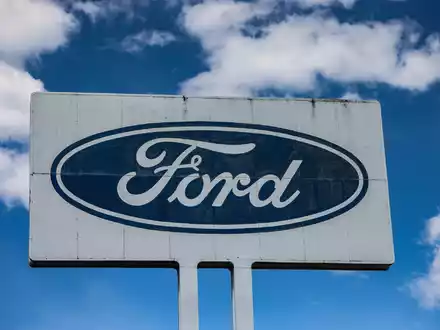 Das Angebot an Ford-Neuwagen auf dem Gelände des Kölner Werks ist groß, die Nachfrage aber hat noch Luft nach oben. - Foto: Oliver Berg/dpa